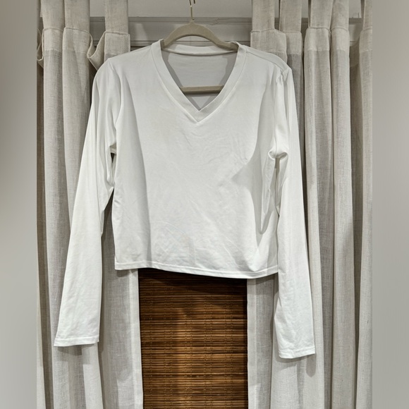 Tops - 💕Crop Top 💸💸ALL $3 ITEMS MUST BE BUNDLED!💸💸